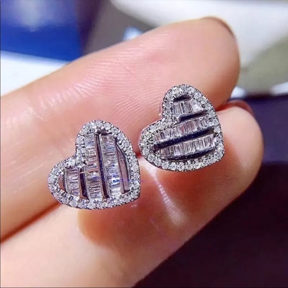 Jewelry - New Women’s 925 Silver Hearts Diamond Earrings